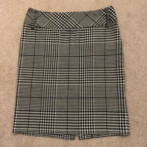 Maurices Sz 3-4. Houndstooth Short Straight Skirt. Zip. Contoured Waist. B103